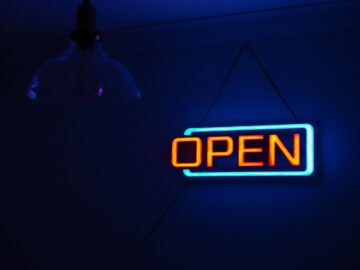 Как офисные таблички организуют рабочее пространство компании